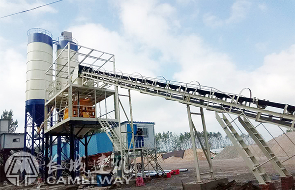 長(zhǎng)城建機(jī) Hzs120攪拌站安裝中
