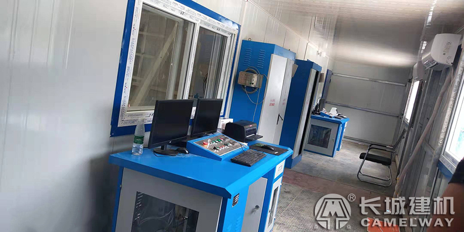 長城建機(jī)攪拌設(shè)備客戶案例：控制室（圖）

