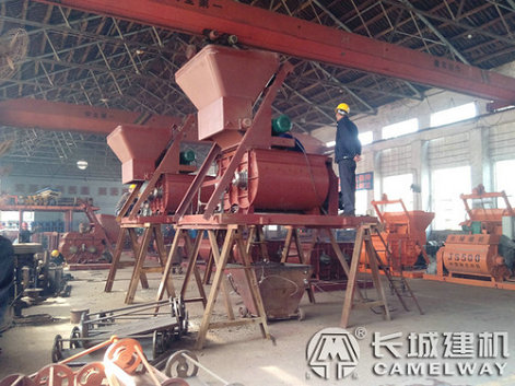 強(qiáng)制式混凝土拌合機(jī)