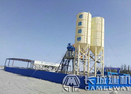 小型移動式混凝土攪拌站設備價格