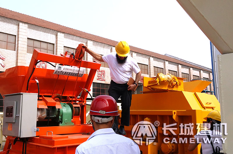 來(lái)長(zhǎng)城建機(jī)選水穩(wěn)攪拌機(jī)